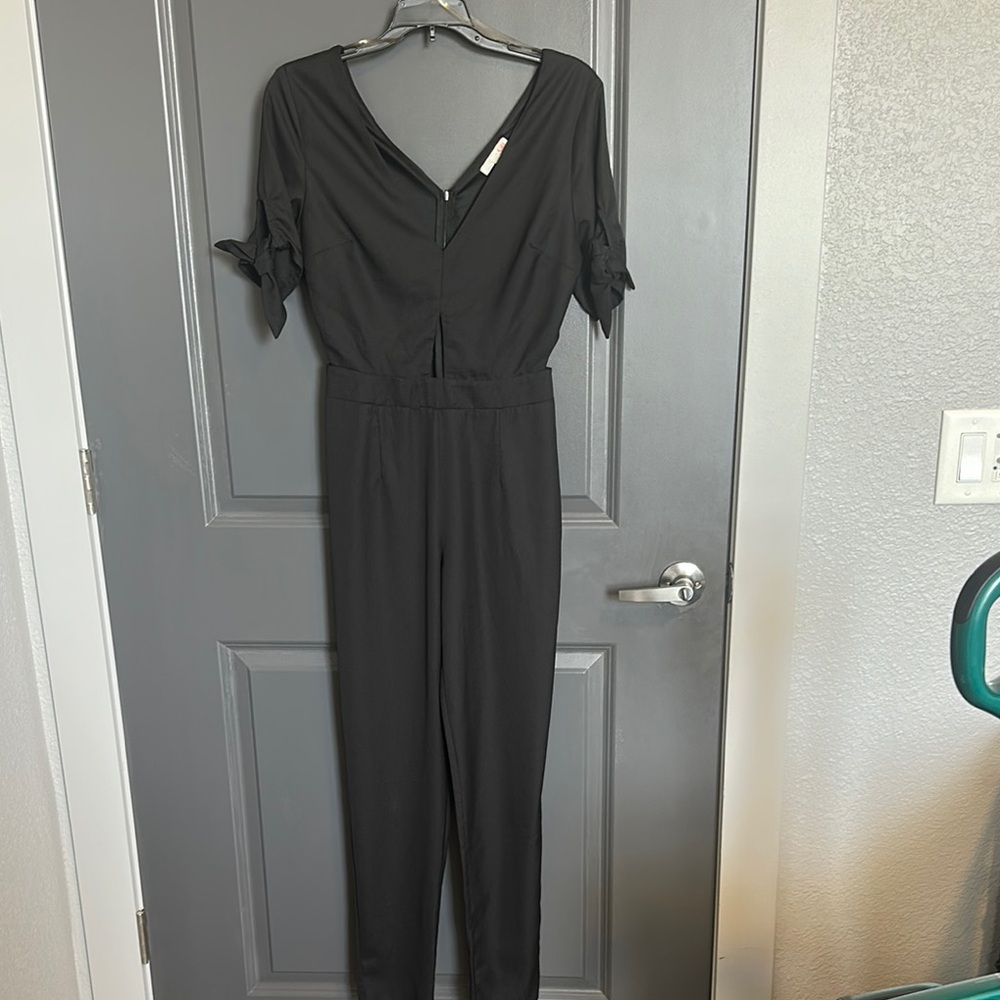 Elegant Black V-Neck Short Sleeve Jumpsuit with Tie Sleeves